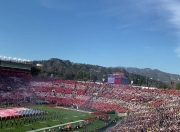 芒果体育-浓眉哥回归赛场，挺进下一轮首场状态亮眼，雄鹿观众沸腾！的简单介绍