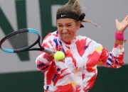 芒果体育-关于阿扎伦卡在法国队比赛中逆转，突破纪录引发热议！的信息