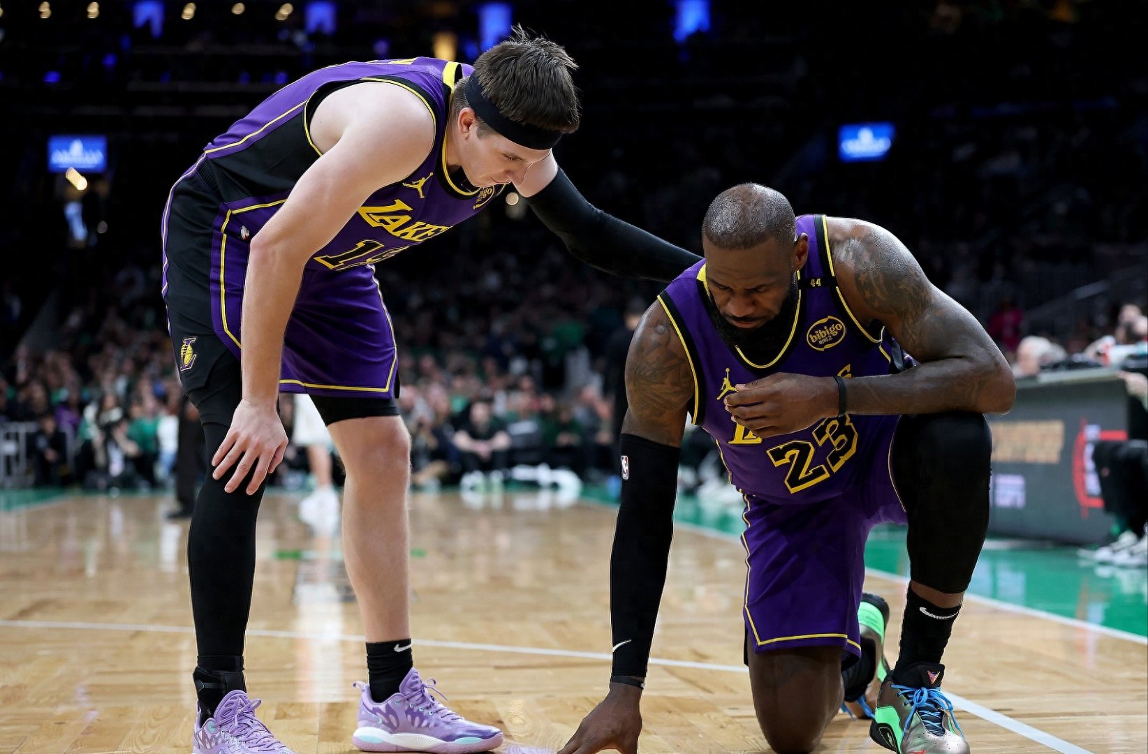 关于湖人引发争议！，詹姆斯官方宣布比赛局势复杂新规观众掌声雷动的信息