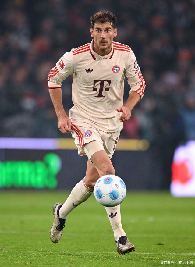 辽宁舰遭外军双航母夹击 辽宁舰遭外军双航母夹击