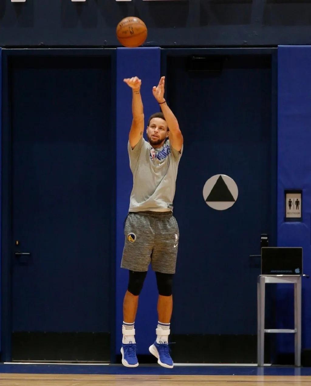 关于库里焦点对战,Rookie与90激战RNG分钟,出色发挥胜负难料!全场沸腾不已的信息 关于库里焦点对战,Rookie与90激战RNG分钟,出色发挥胜负难料!全场沸腾不已的信息