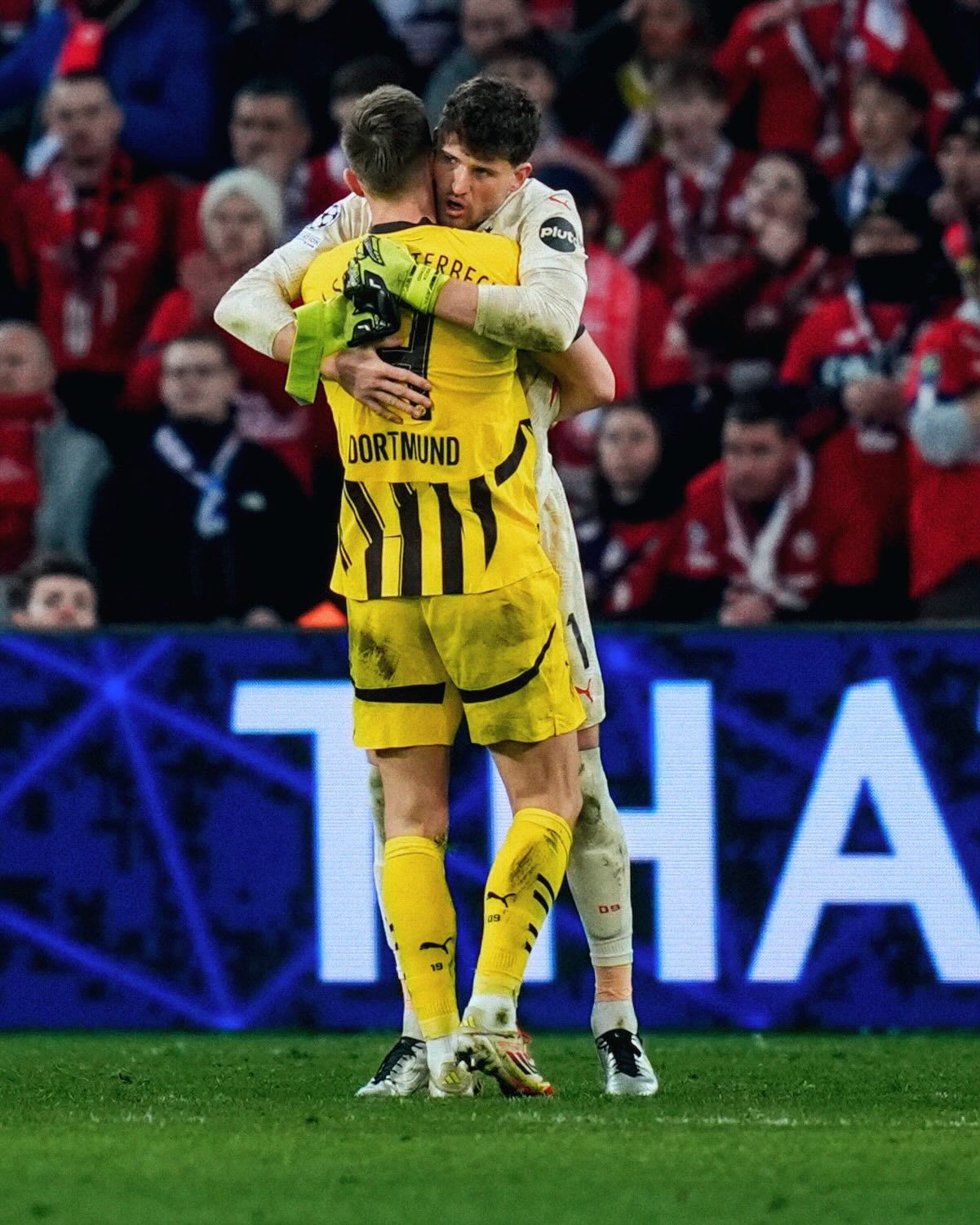 欧篮联清晨走向成谜;皇家马德里远射贴柱;球迷炸锅;球队文化再被提及(皇家马德里31那不勒斯) 欧篮联清晨走向成谜;皇家马德里远射贴柱;球迷炸锅;球队文化再被提及(皇家马德里31那不勒斯)