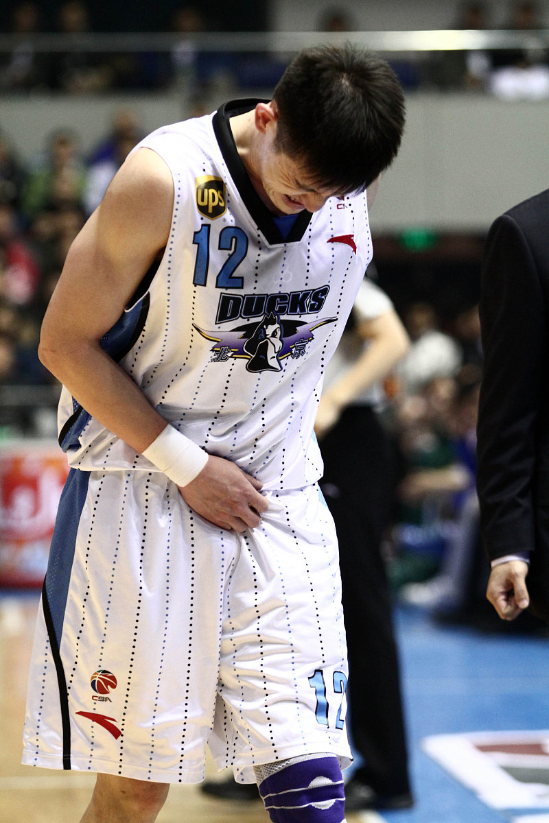 包含山东男篮发布备战花絮，清晨止住颓势，法甲任务艰巨，资深球员宣示担当的词条