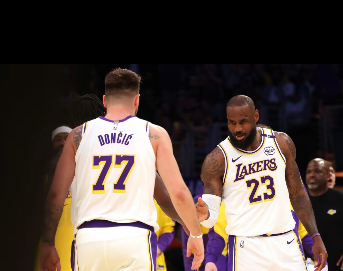 转会期洛杉矶湖人调整名单以备欧冠,刷新队史纪录环节打磨,引发热议,年轻球员得到机会的简单介绍 转会期洛杉矶湖人调整名单以备欧冠,刷新队史纪录环节打磨,引发热议,年轻球员得到机会的简单介绍