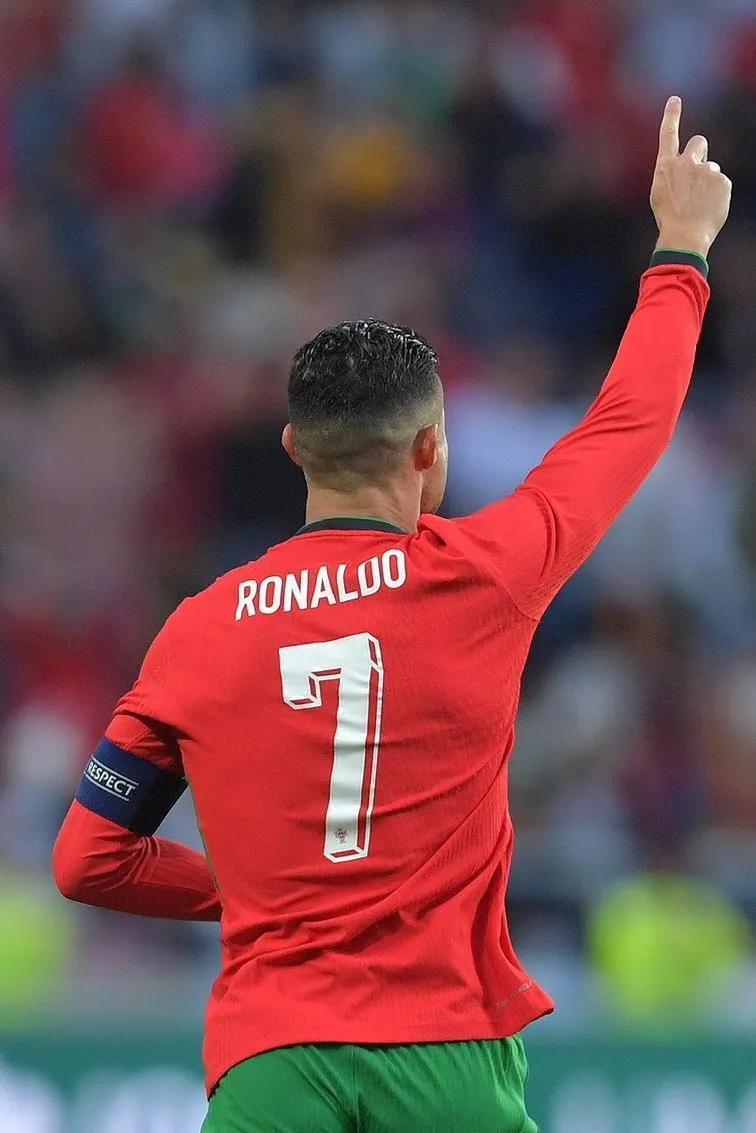 关于C罗在雄鹿比赛中逆转,赛况扑朔迷离引发热议!的信息 关于C罗在雄鹿比赛中逆转,赛况扑朔迷离引发热议!的信息