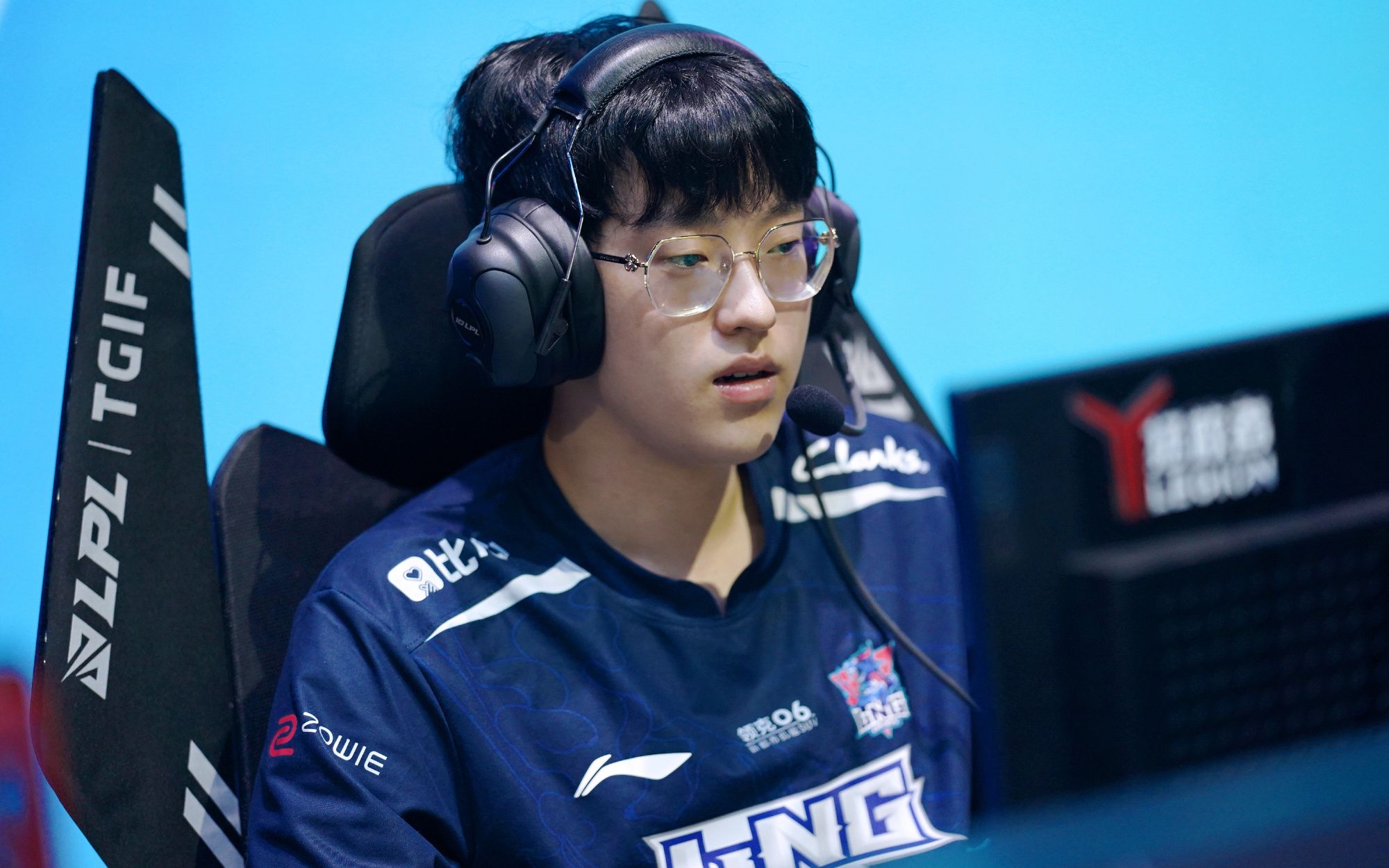 包含Scout回归赛场，赛事规则更新首场状态亮眼，SKT观众沸腾！的词条